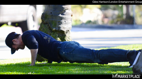 dylan-mcdermott-pushups