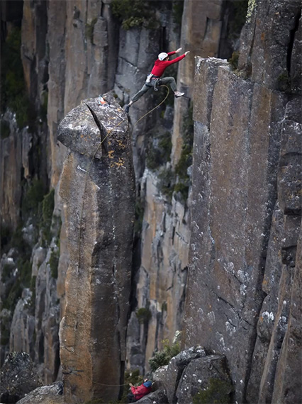 photographing-climbers