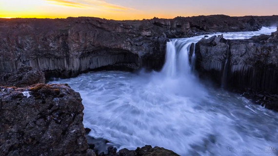 still shot of iceland midnight sun