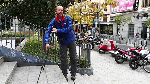 how to set up tripod on stairs