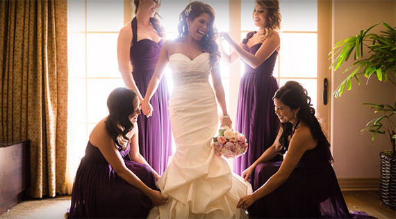 bridesmaids maid of honor wedding photography the helping hands pose