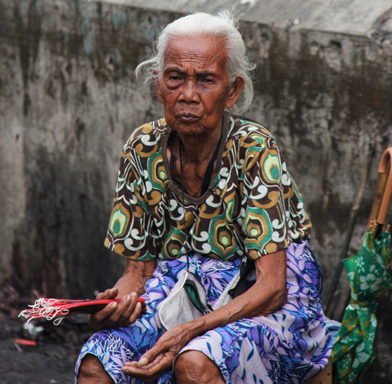 elderly filipino lady