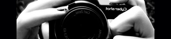 Beginner Photography – How to Hold Your Digital Camera