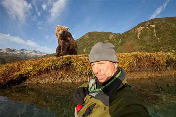 Interesting Photo of the Day: Incredible Selfie With a Bear