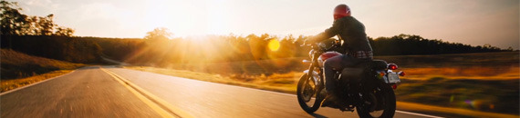 Rollerblading Photographer Takes Motorcycle Photo Shoot to a Dangerous Level