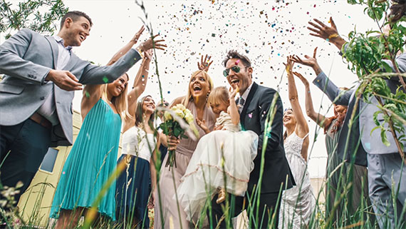 prep guests and couple for wedding photo