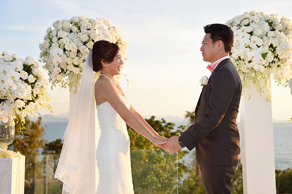 wedding couple holding hands